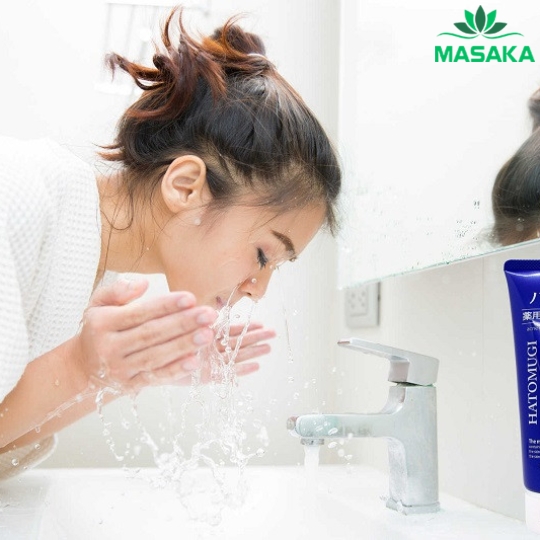 SỮA RỬA MẶT NGỪA MỤN, DƯỠNG ẨM VÀ LÀM SÁNG DA HATOMUGI (TUÝP 130G)